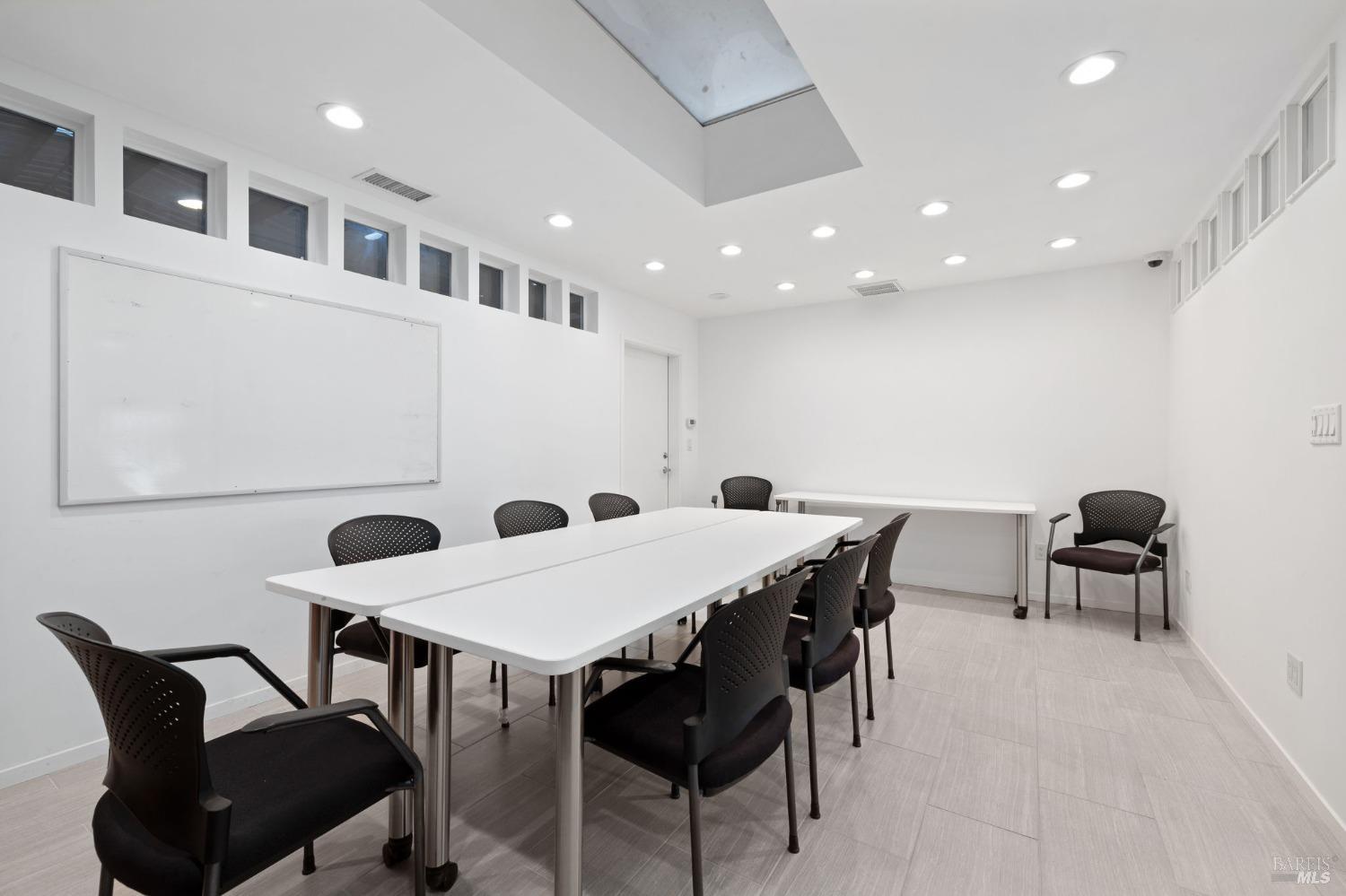 833 Gravenstein Hwy S