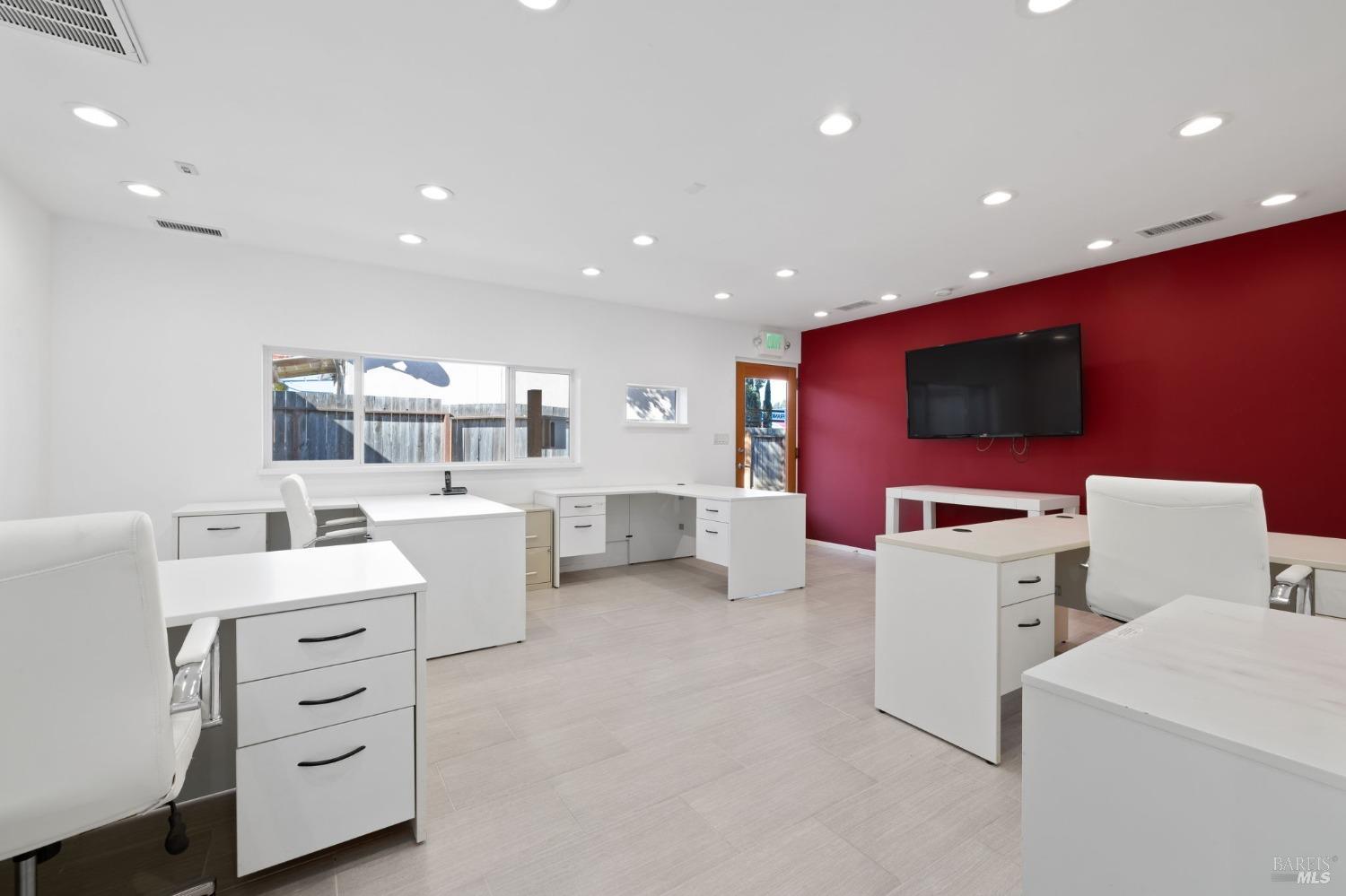 833 Gravenstein Hwy S