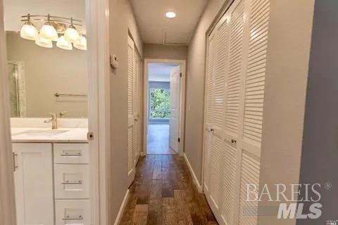 3 Oak Forest Ln