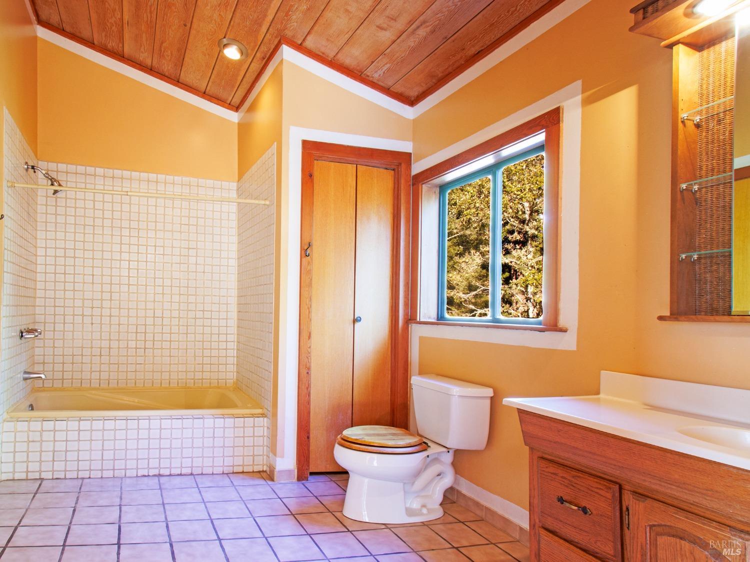 13975 Green Valley Rd