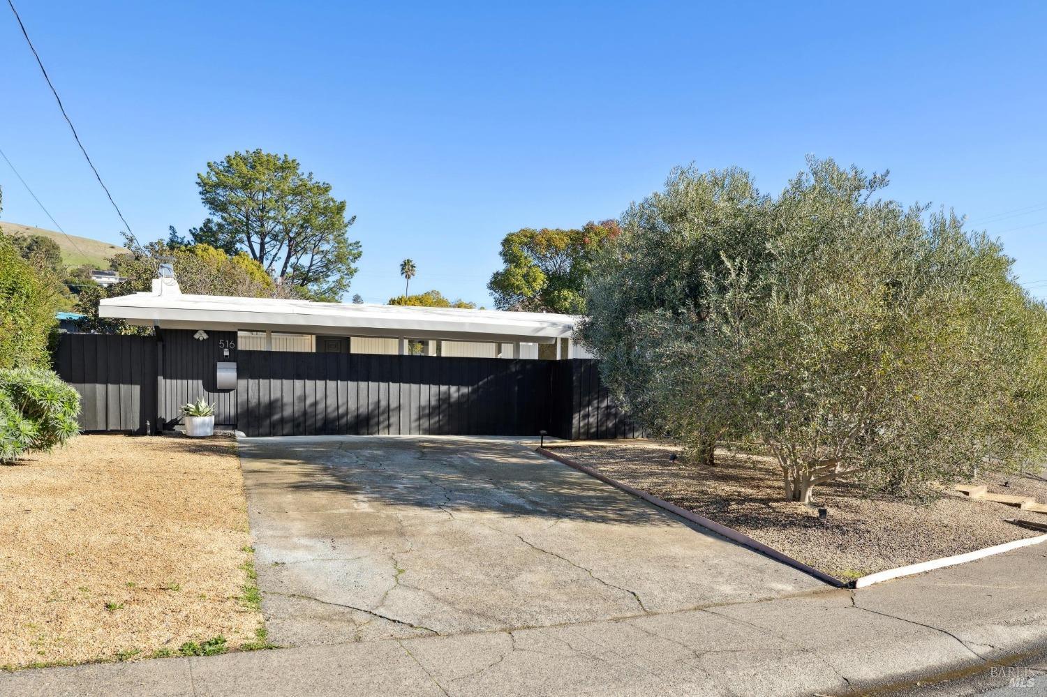 516 Wisteria Way