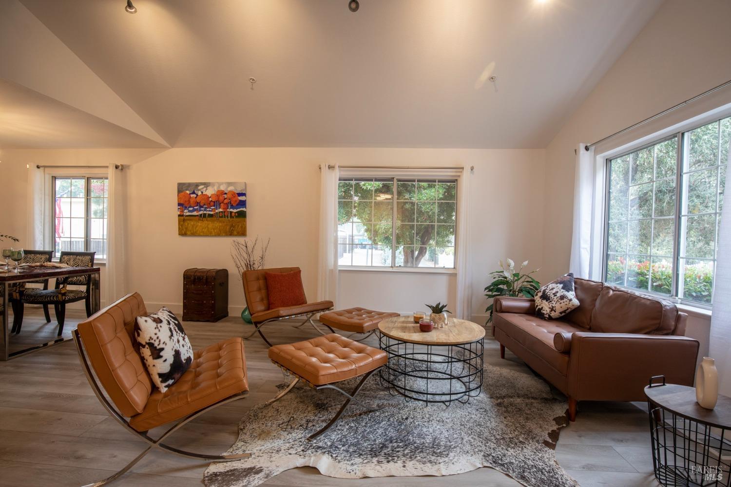 427-429 University St