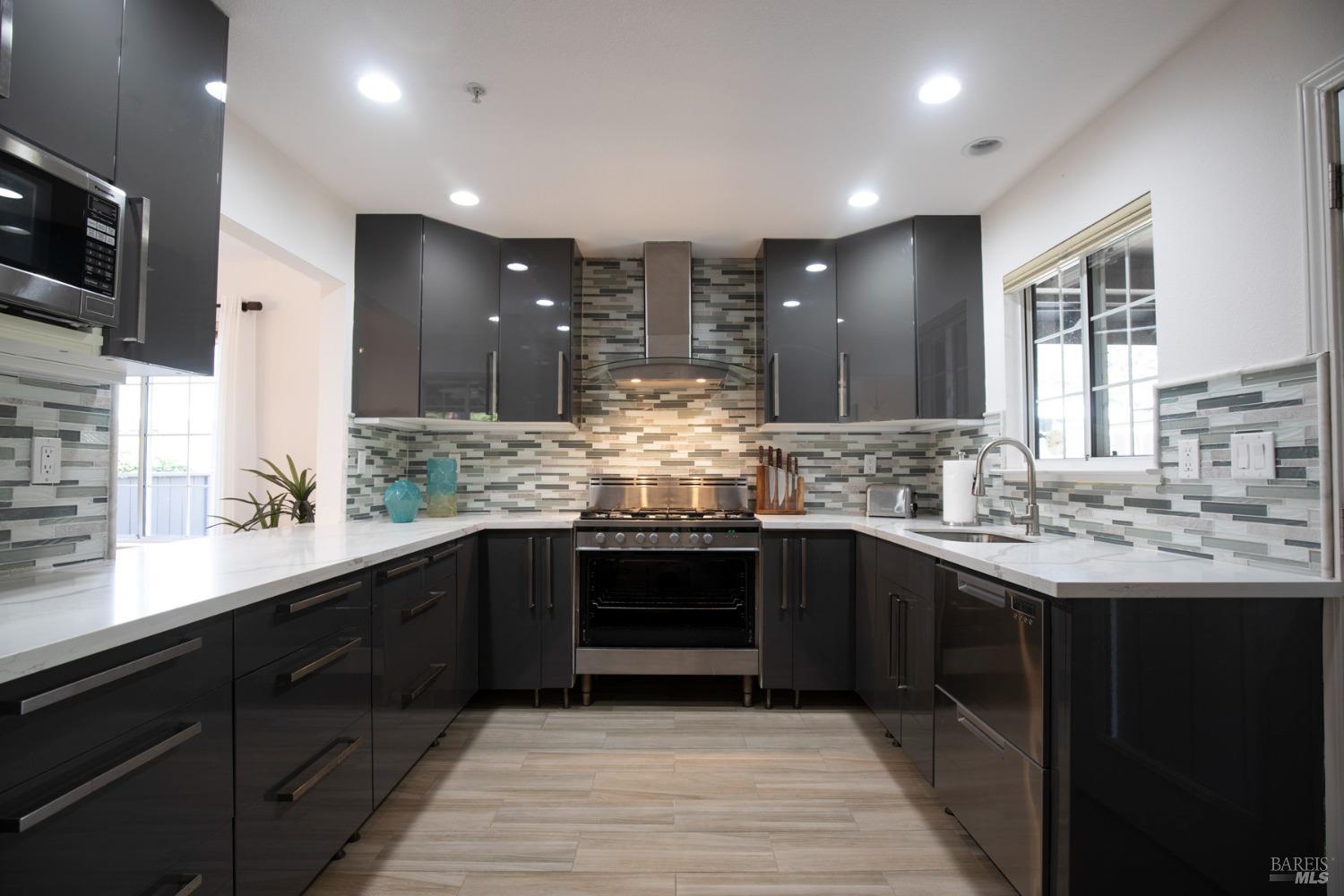 427-429 University St