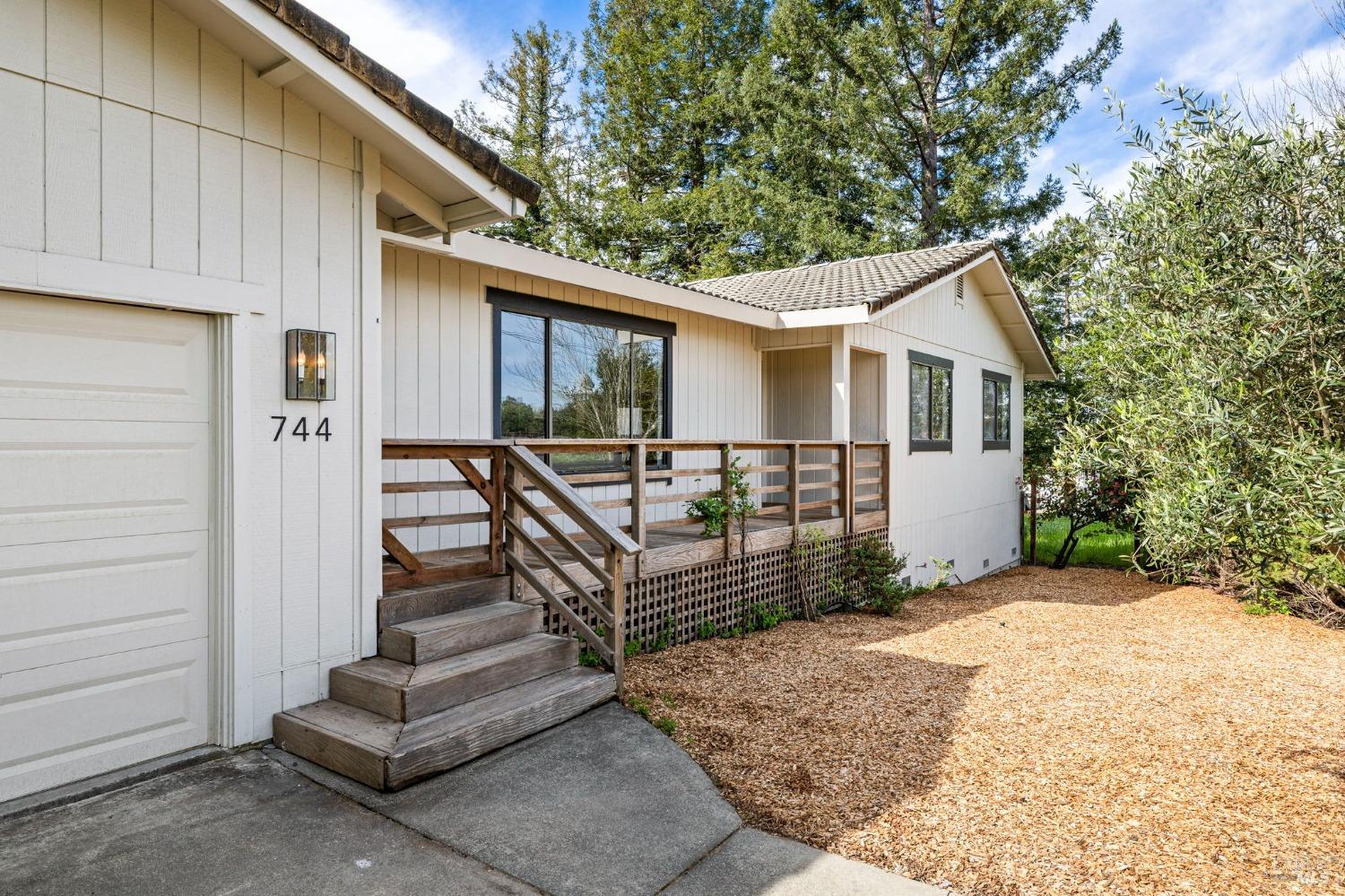 744 Fitch View Ln