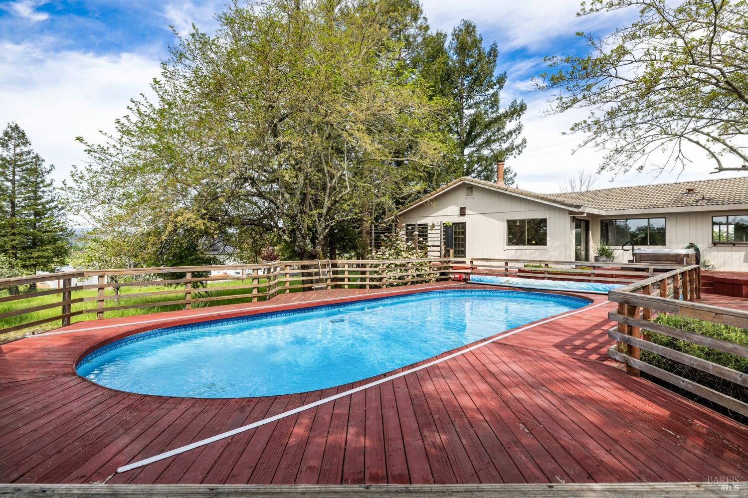 744 Fitch View Ln