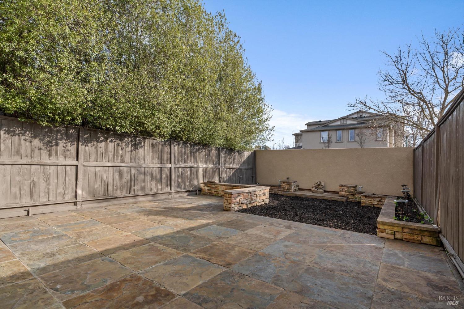2852 Pearblossom Dr