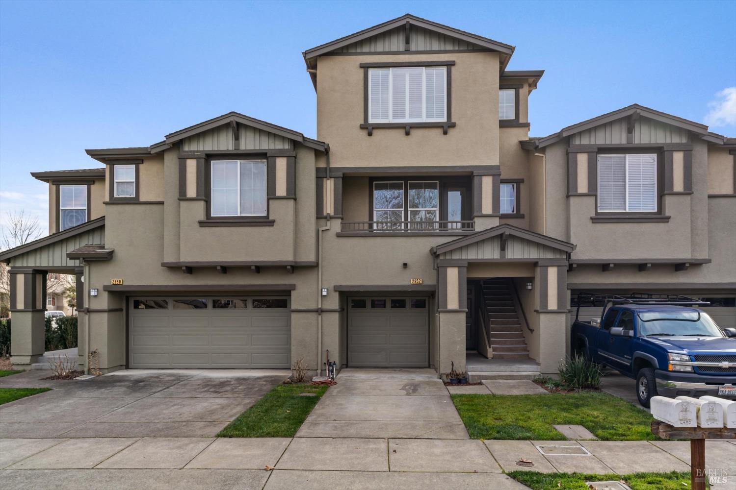 2852 Pearblossom Dr