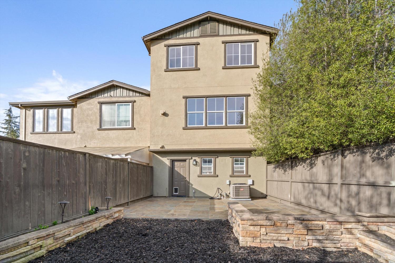 2852 Pearblossom Dr