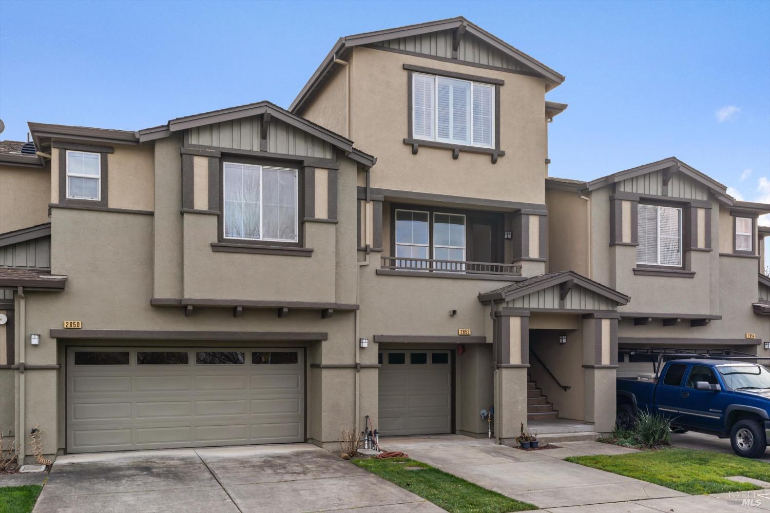 2852 Pearblossom Dr