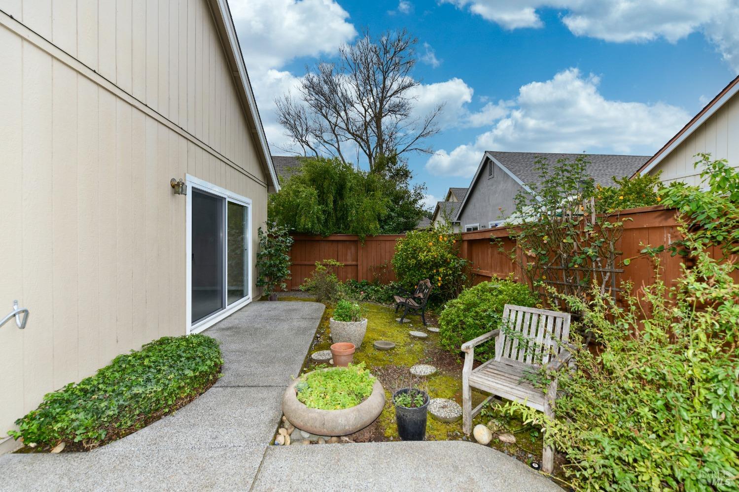 833 Peggy Lee Ct