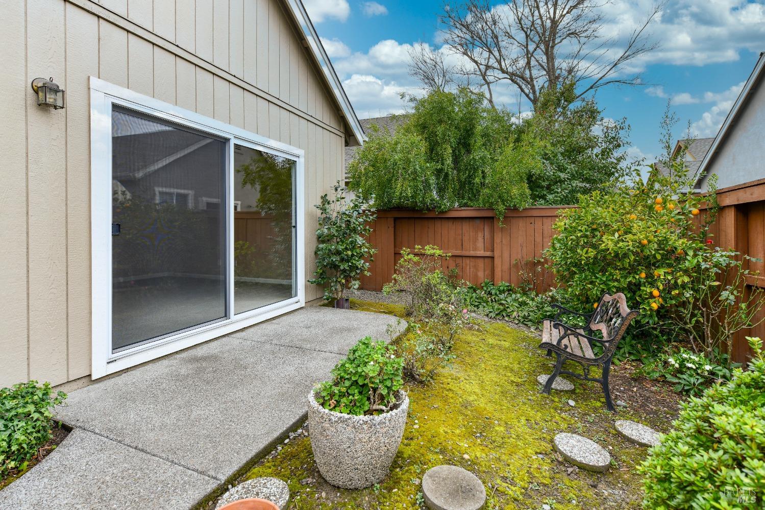 833 Peggy Lee Ct
