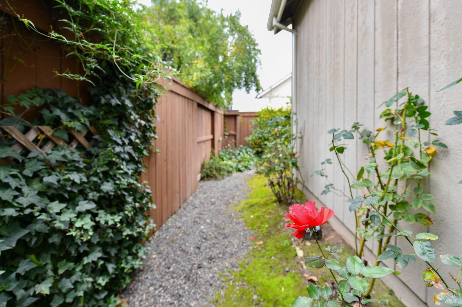 833 Peggy Lee Ct