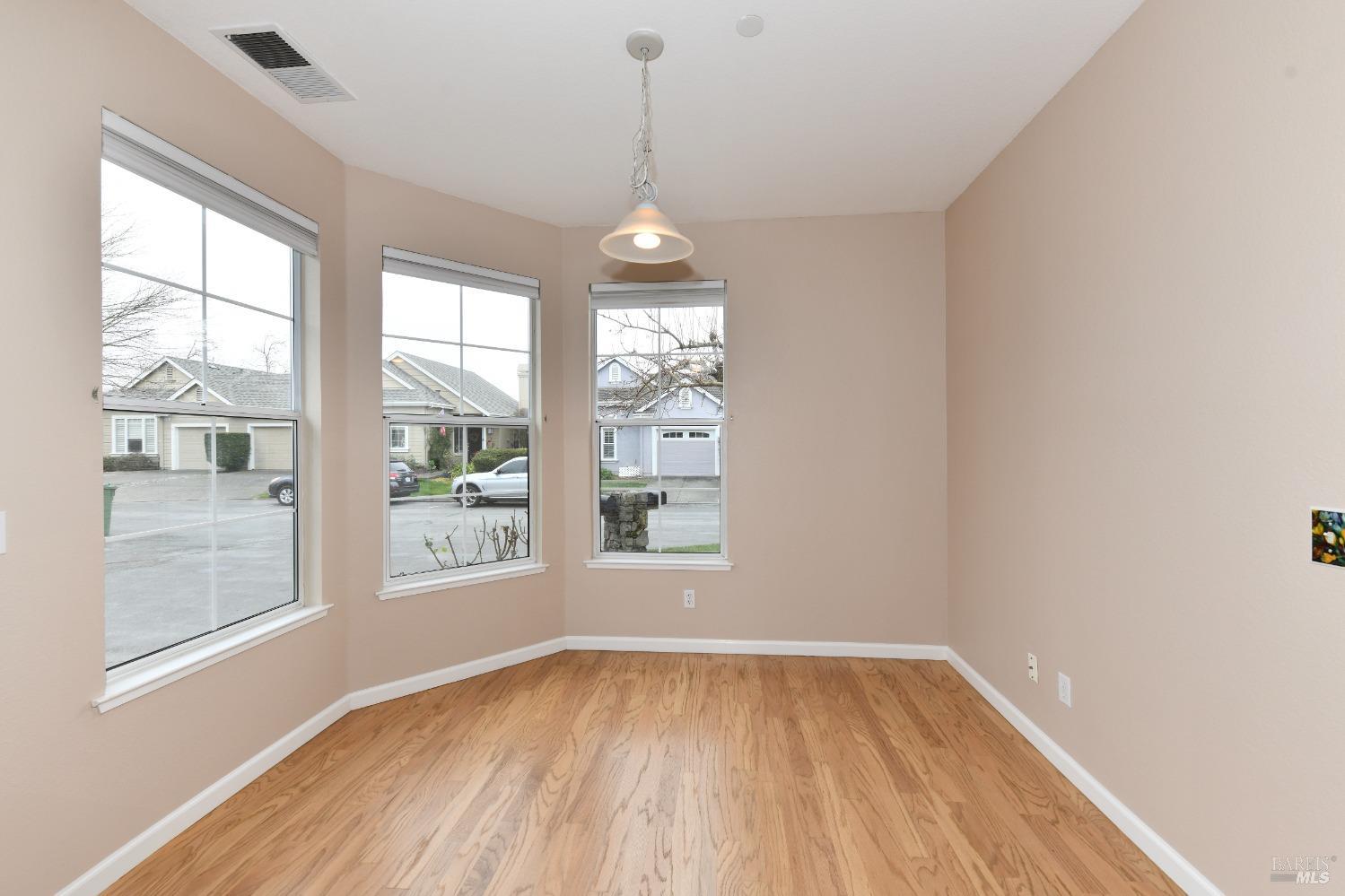 833 Peggy Lee Ct