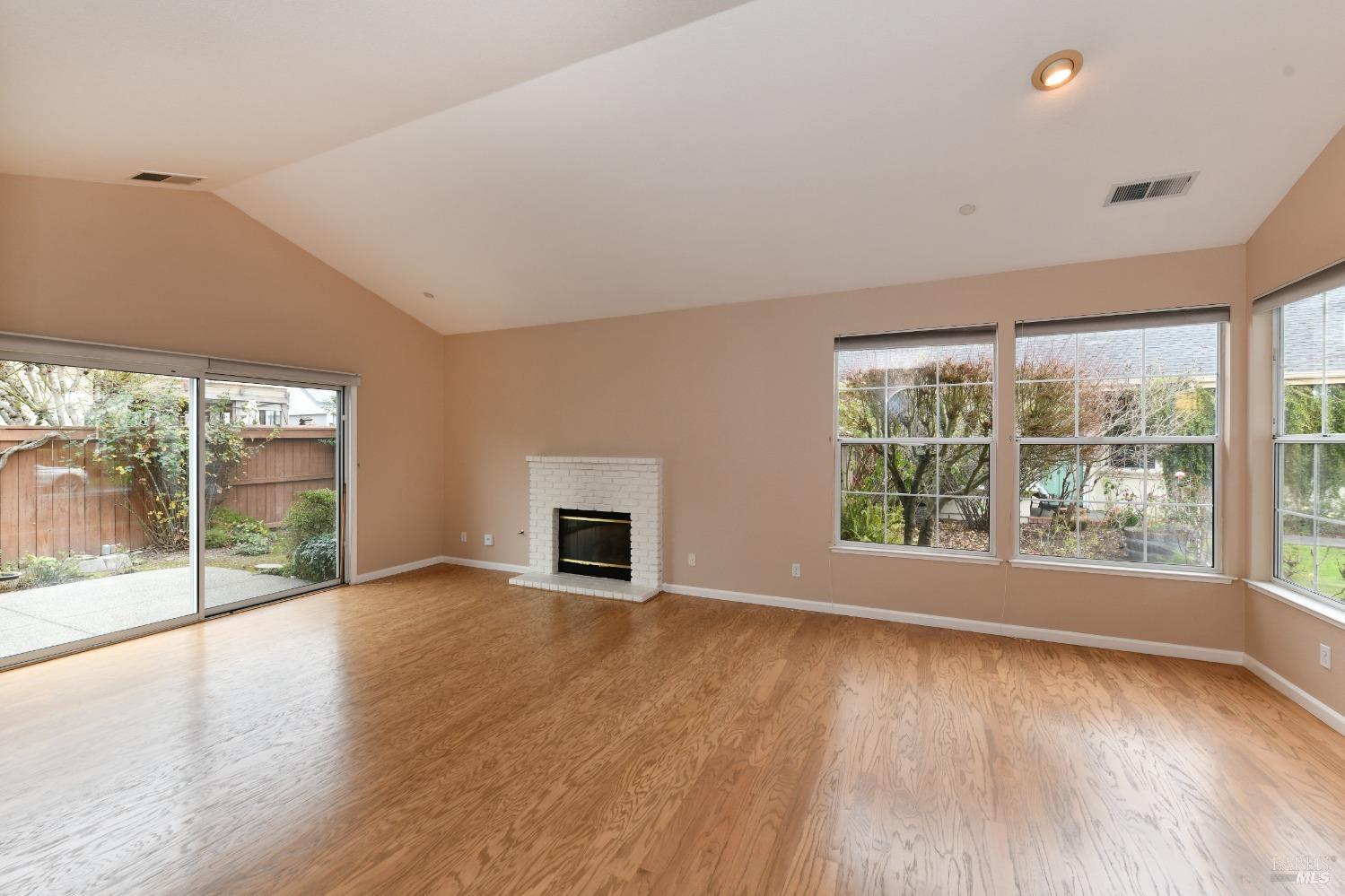 833 Peggy Lee Ct