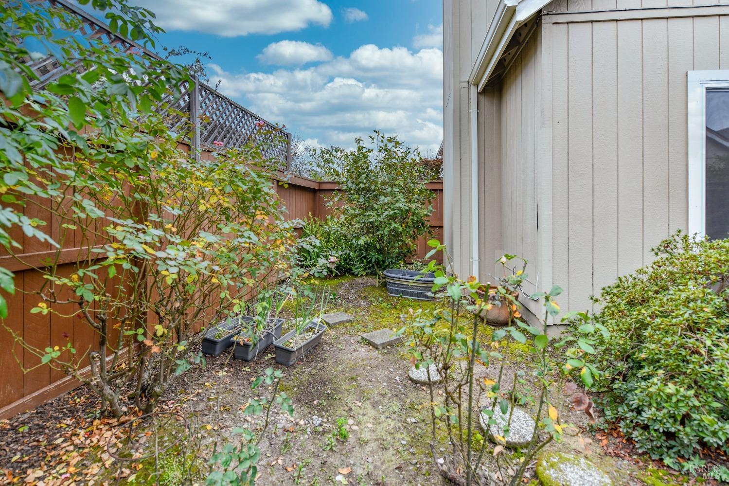 833 Peggy Lee Ct