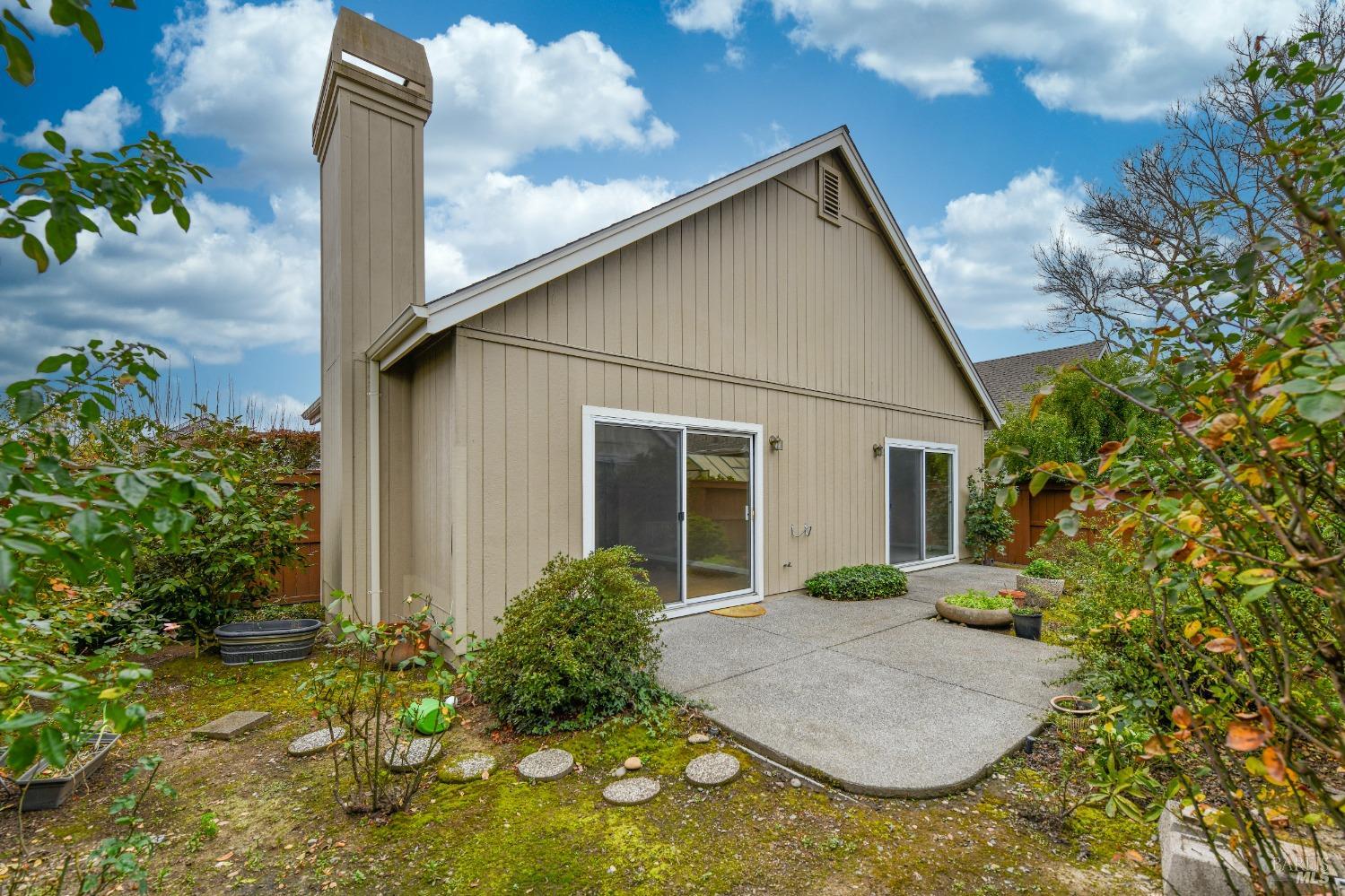 833 Peggy Lee Ct