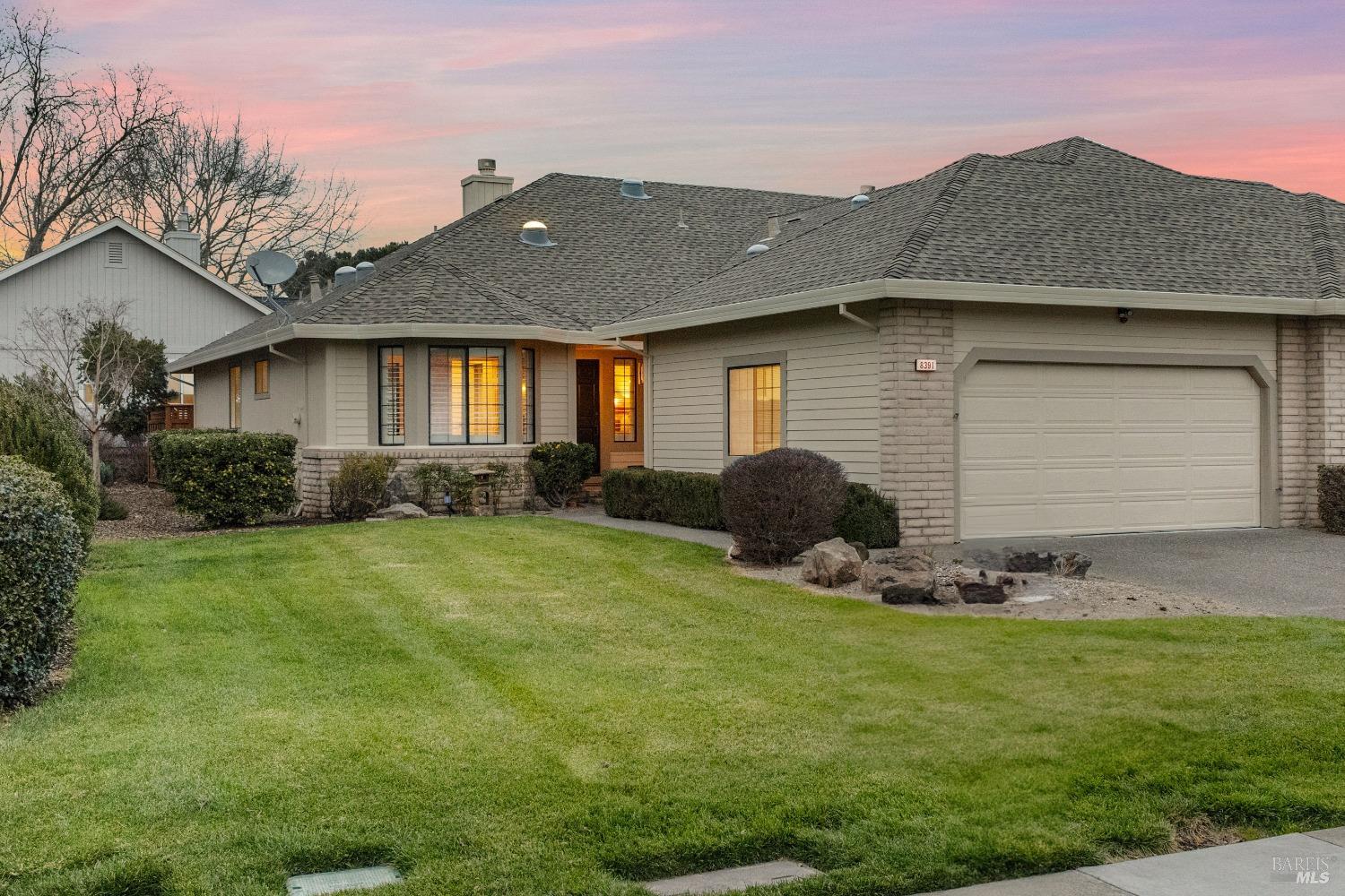 8391 Oakmont Dr