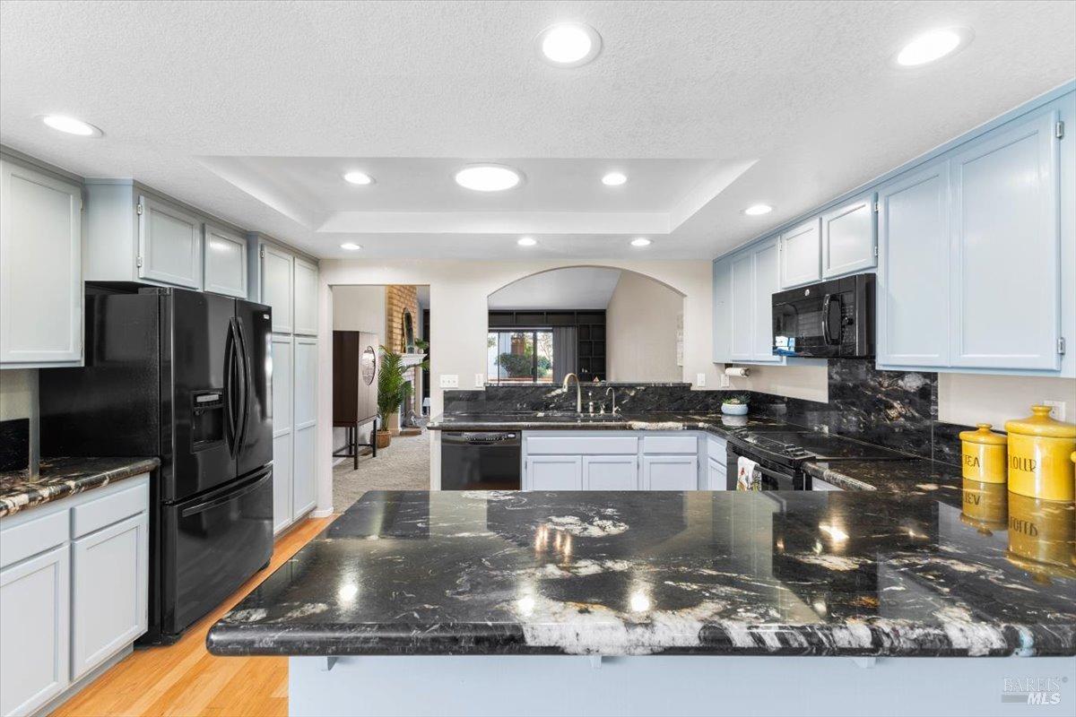 8391 Oakmont Dr