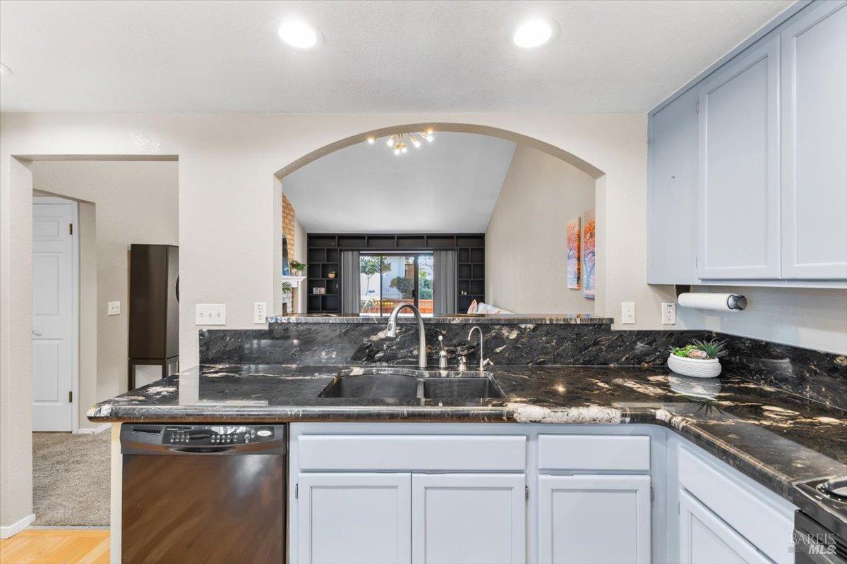 8391 Oakmont Dr