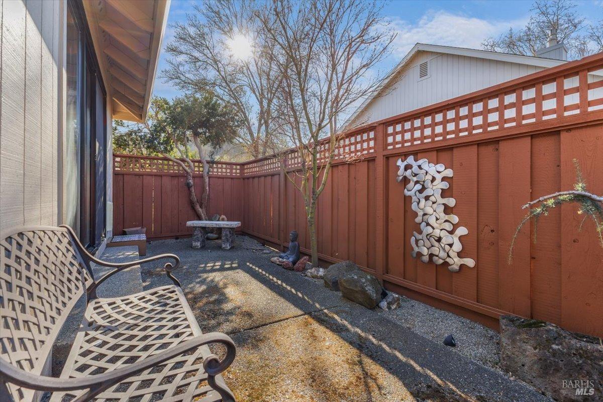 8391 Oakmont Dr