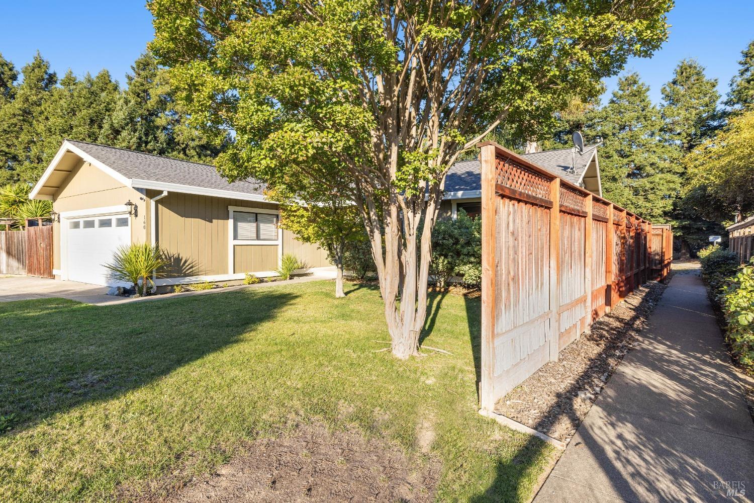 160 W Cotati Oaks Ct