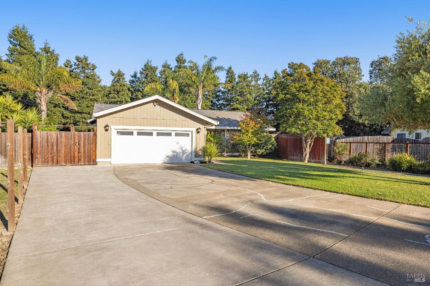 160 W Cotati Oaks Ct