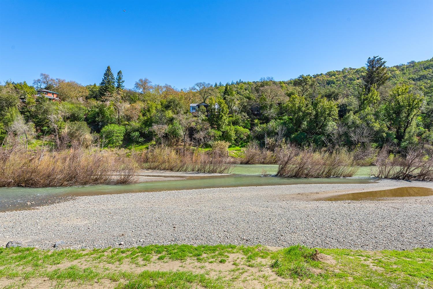 2488 Riverview Dr