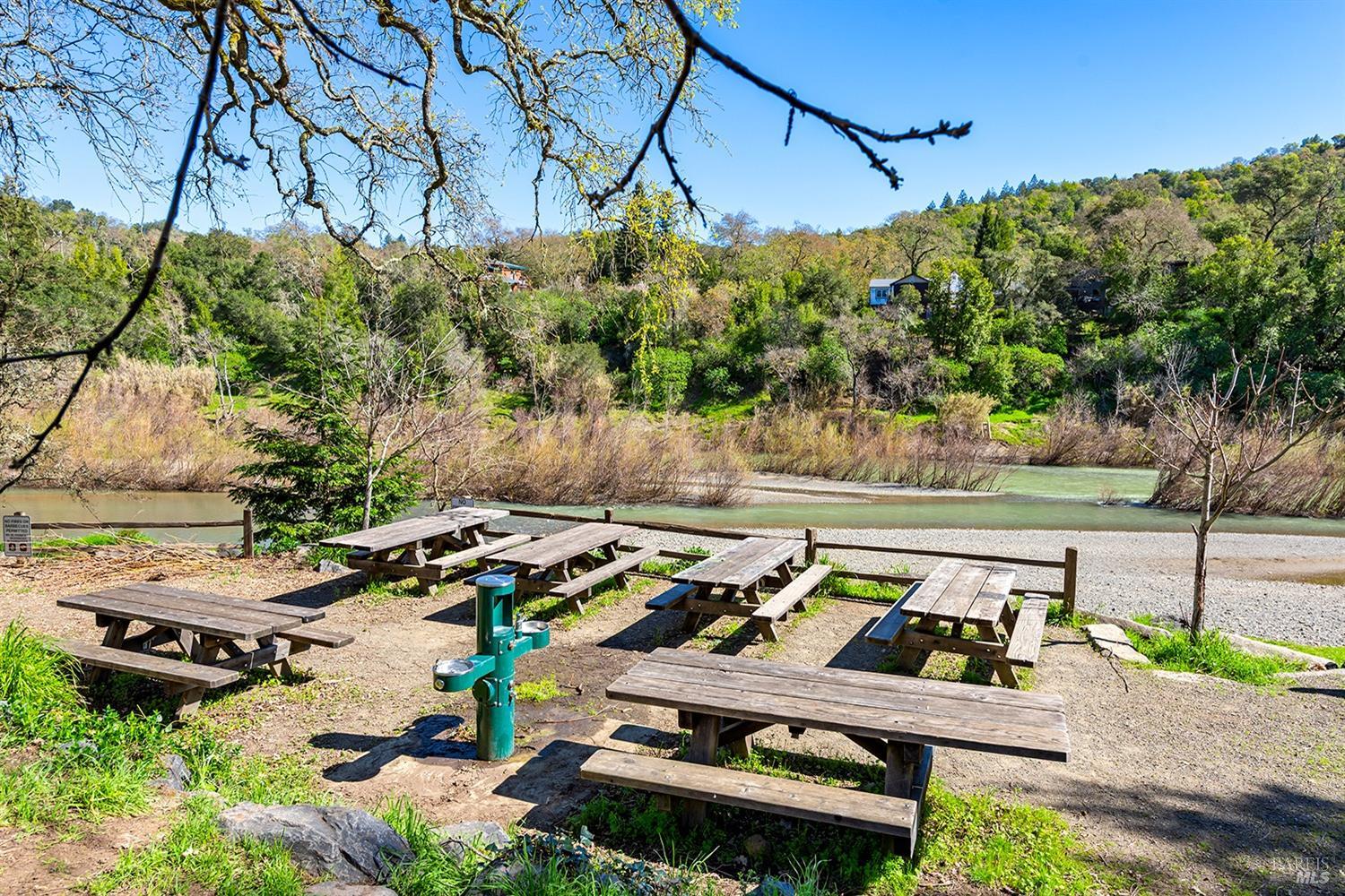 2488 Riverview Dr