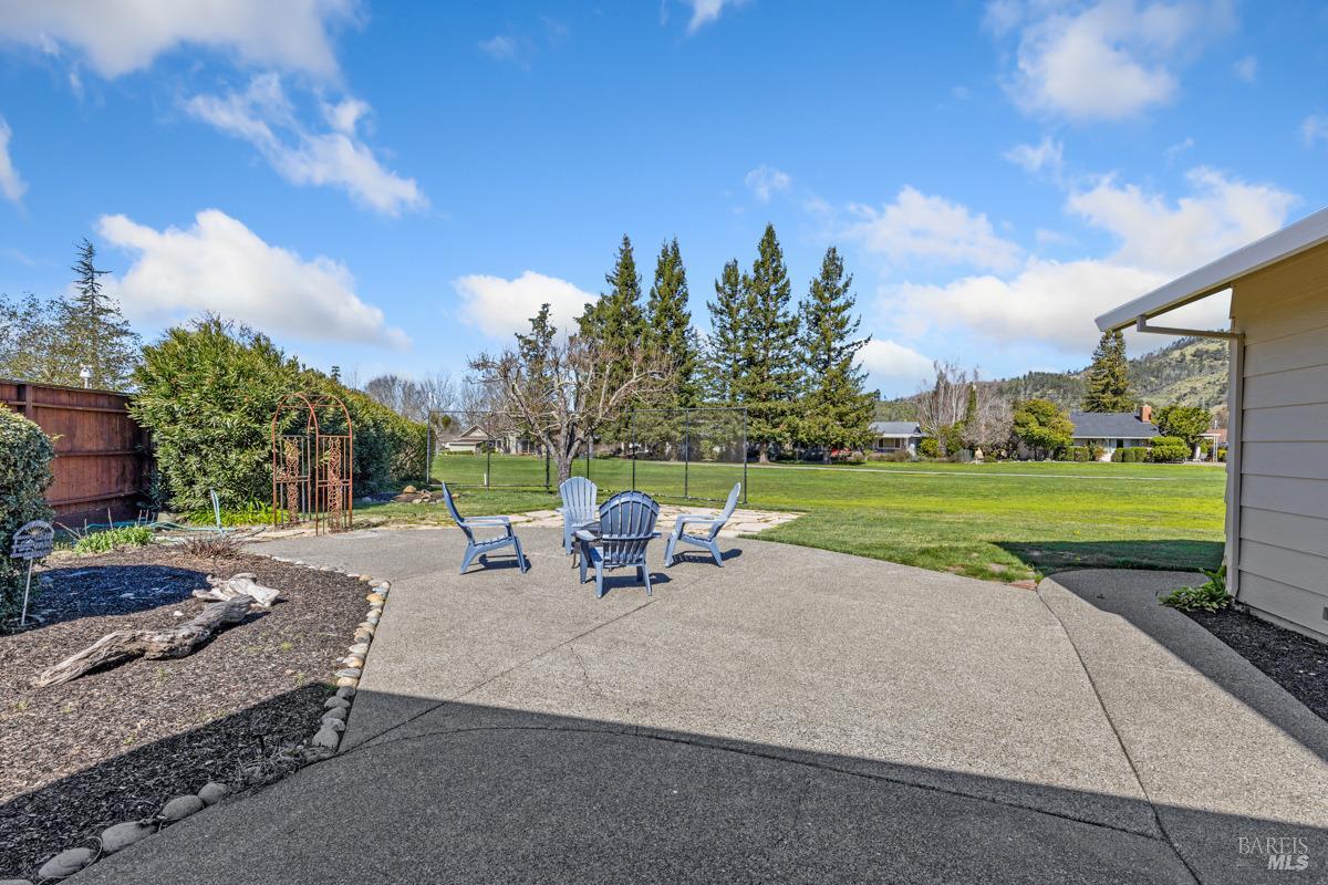 14 Valley Oaks Place