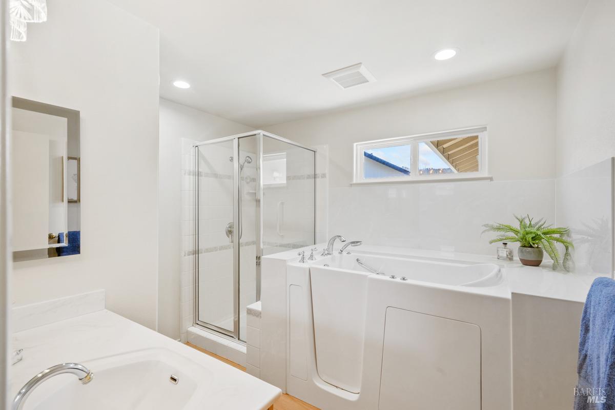 14 Valley Oaks Place