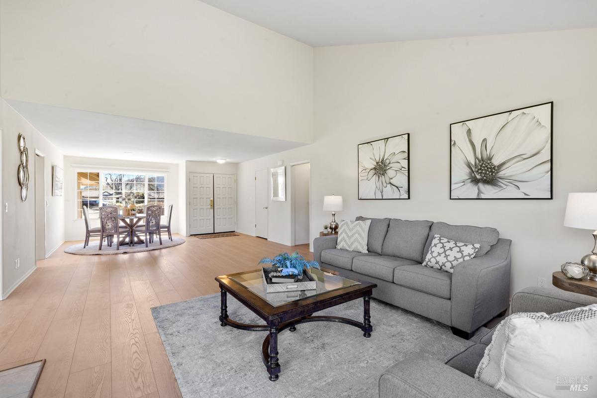 14 Valley Oaks Place