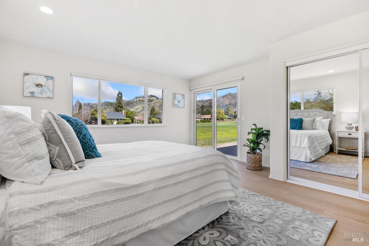14 Valley Oaks Place