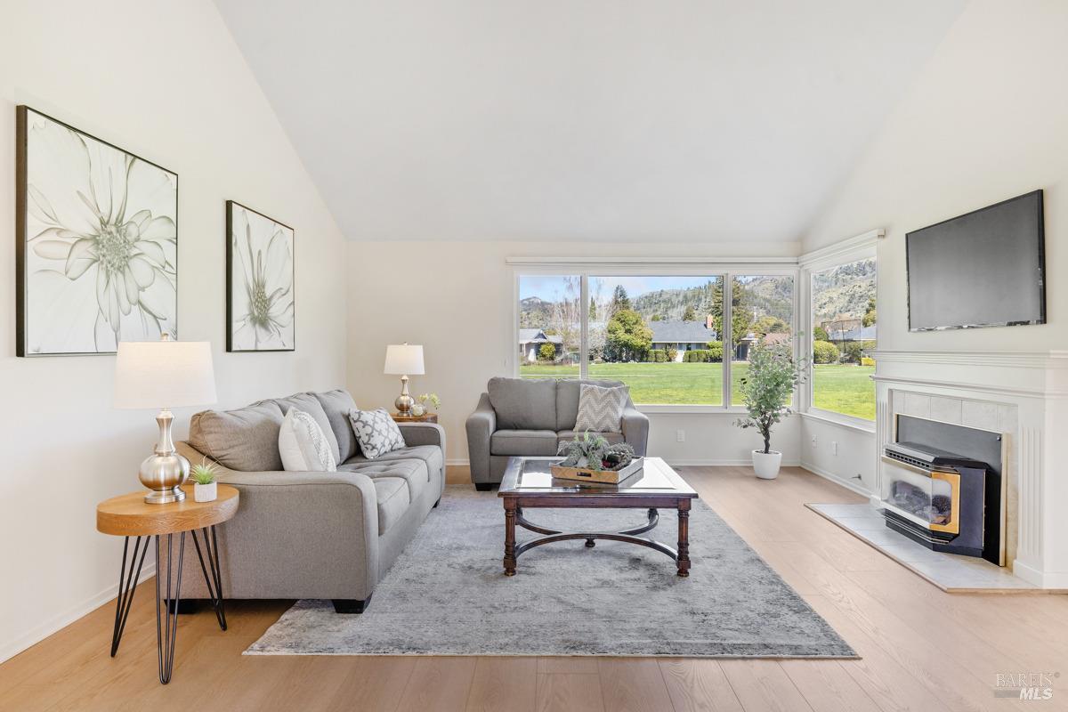 14 Valley Oaks Place
