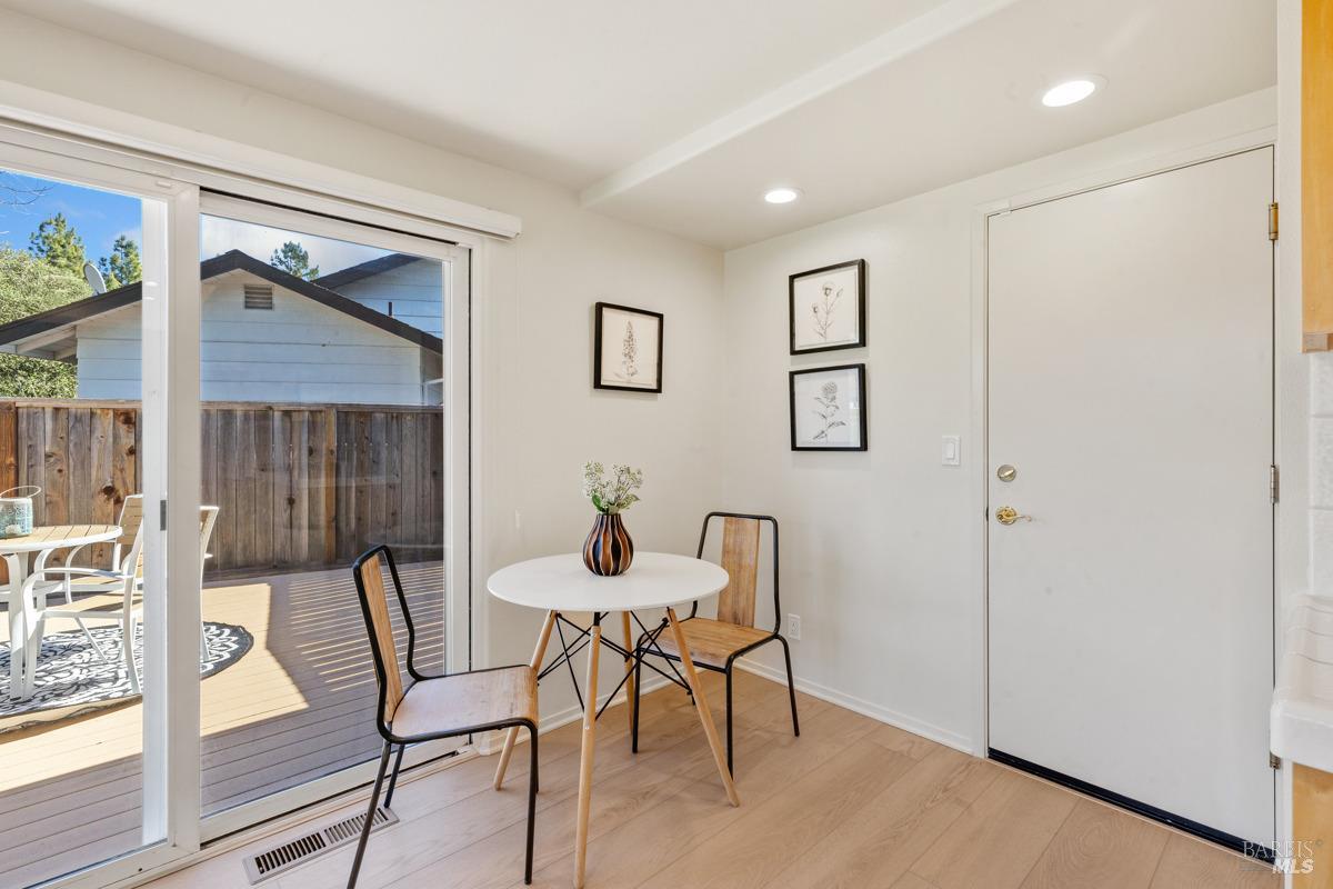14 Valley Oaks Place
