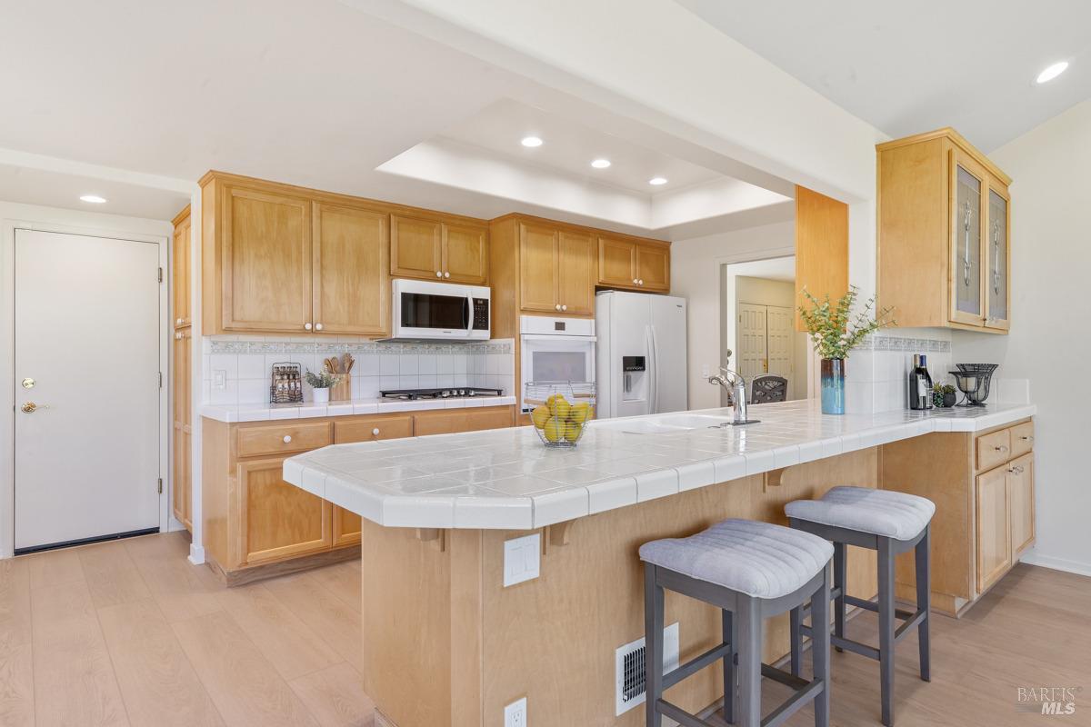 14 Valley Oaks Place