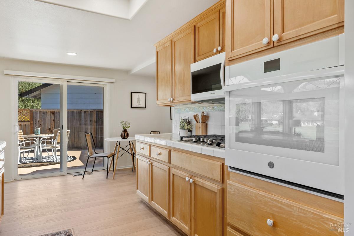 14 Valley Oaks Place