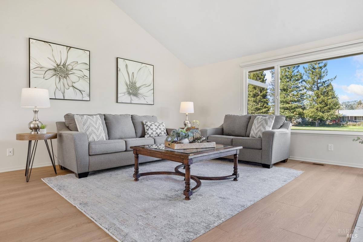 14 Valley Oaks Place