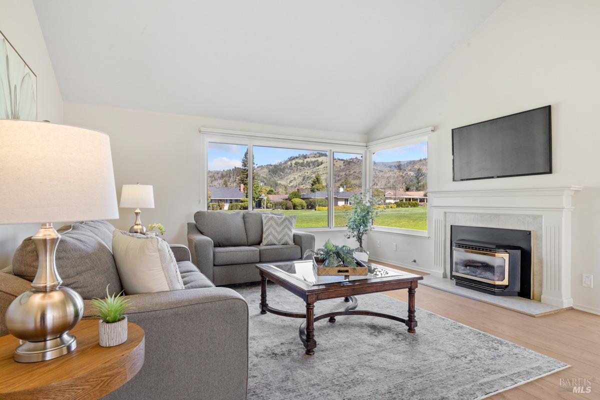 14 Valley Oaks Place