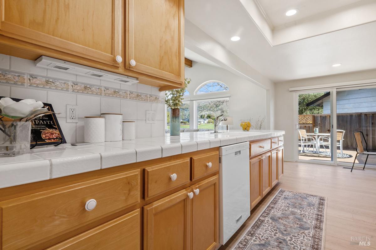 14 Valley Oaks Place