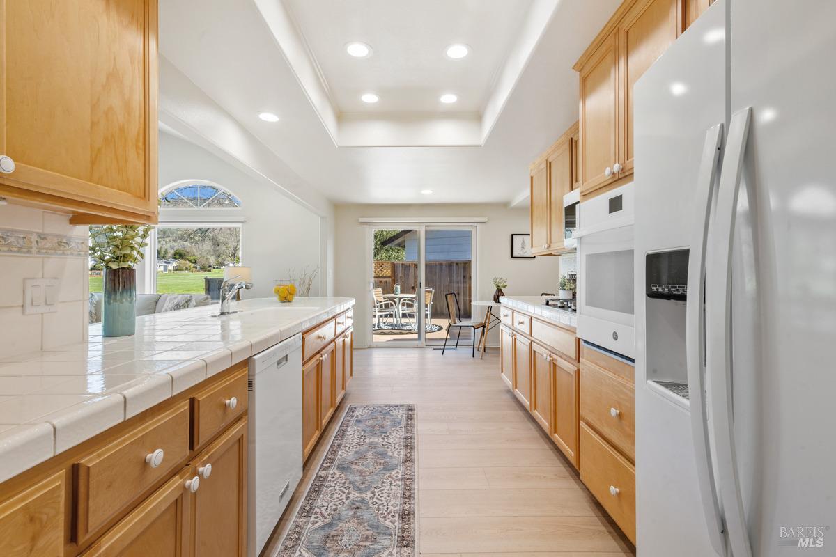 14 Valley Oaks Place