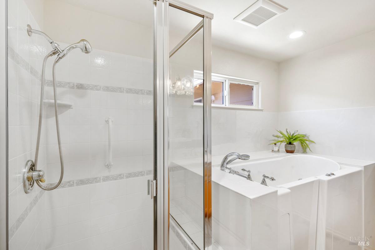 14 Valley Oaks Place