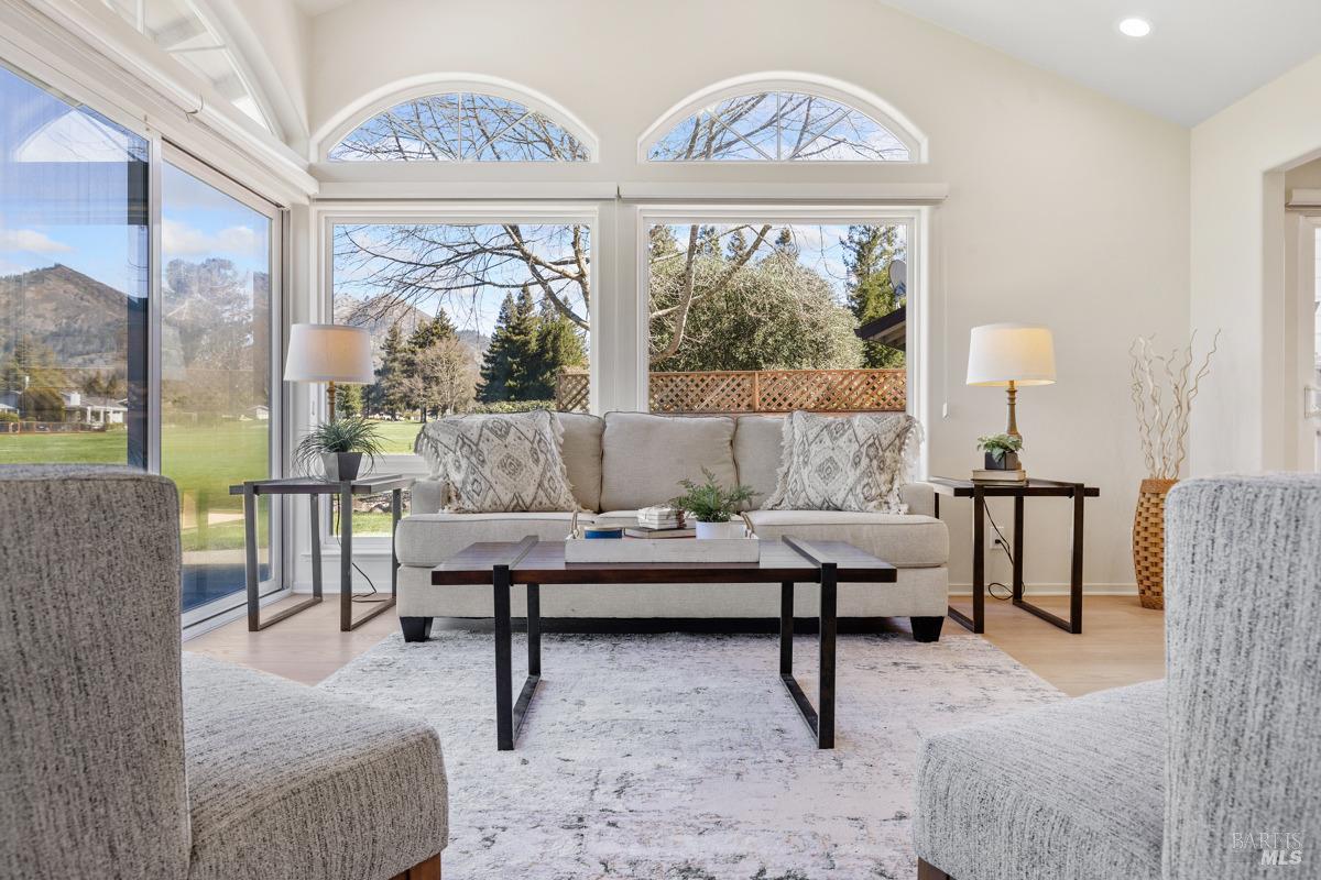 14 Valley Oaks Place