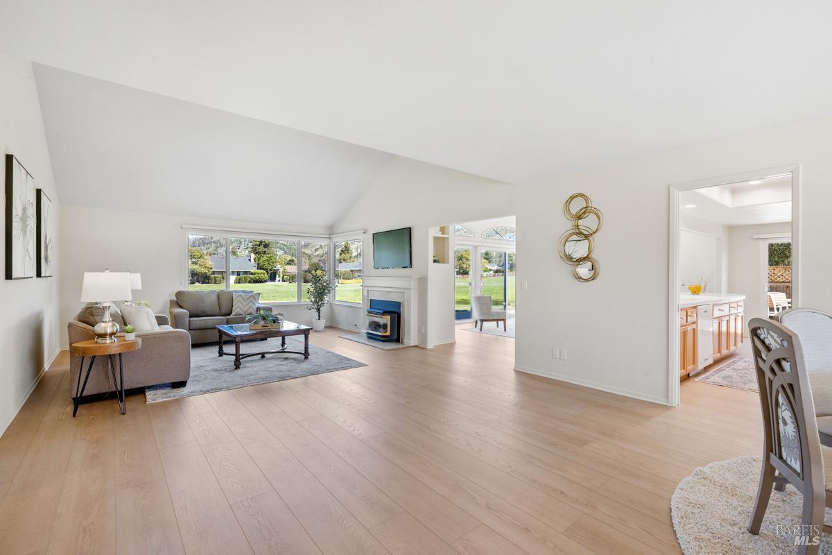 14 Valley Oaks Place