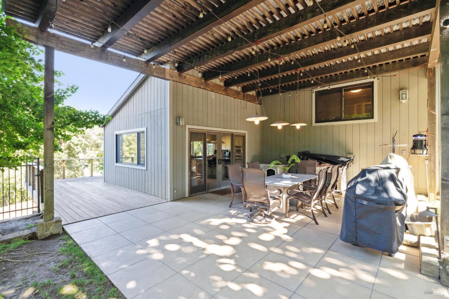 365 White Cottage Rd N