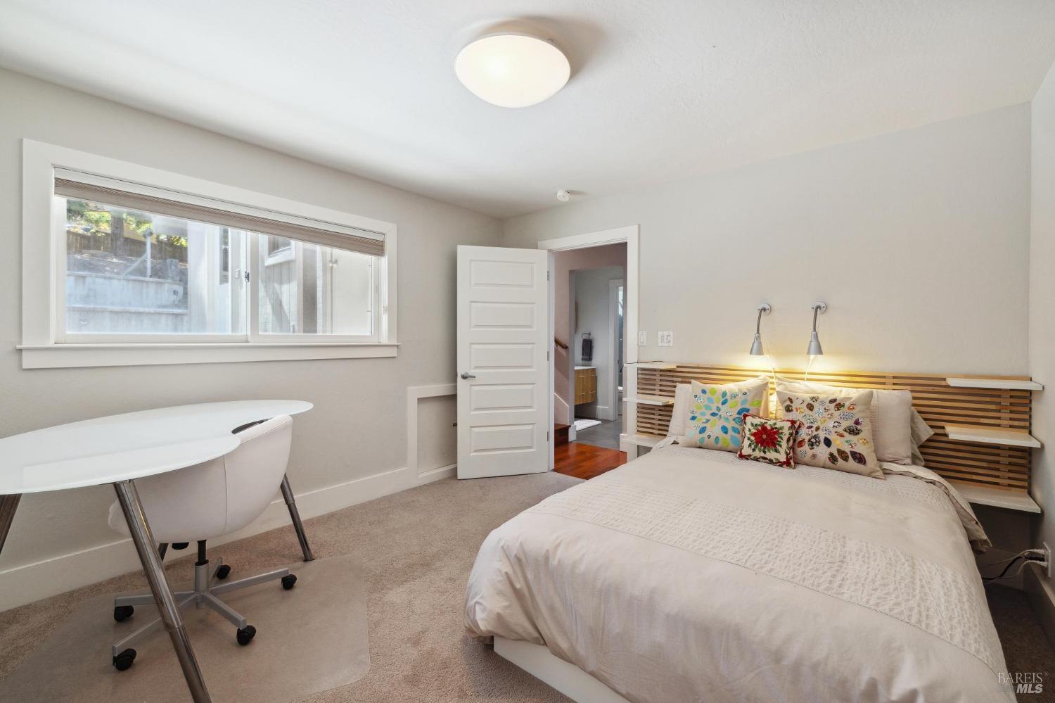 365 White Cottage Rd N
