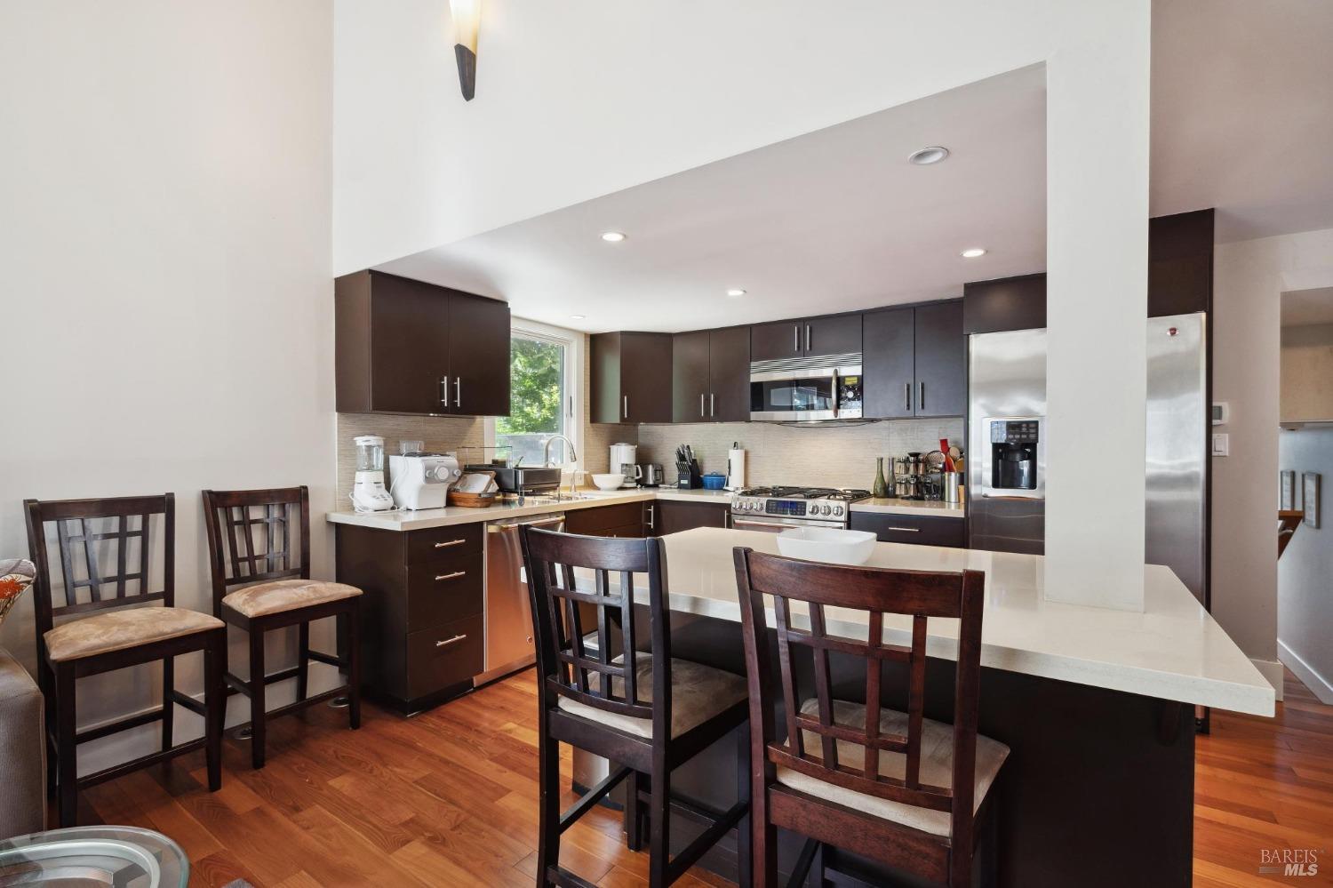 365 White Cottage Rd N