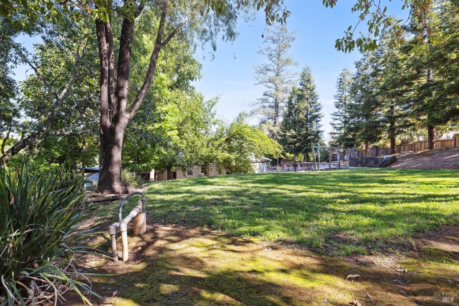 365 White Cottage Rd N