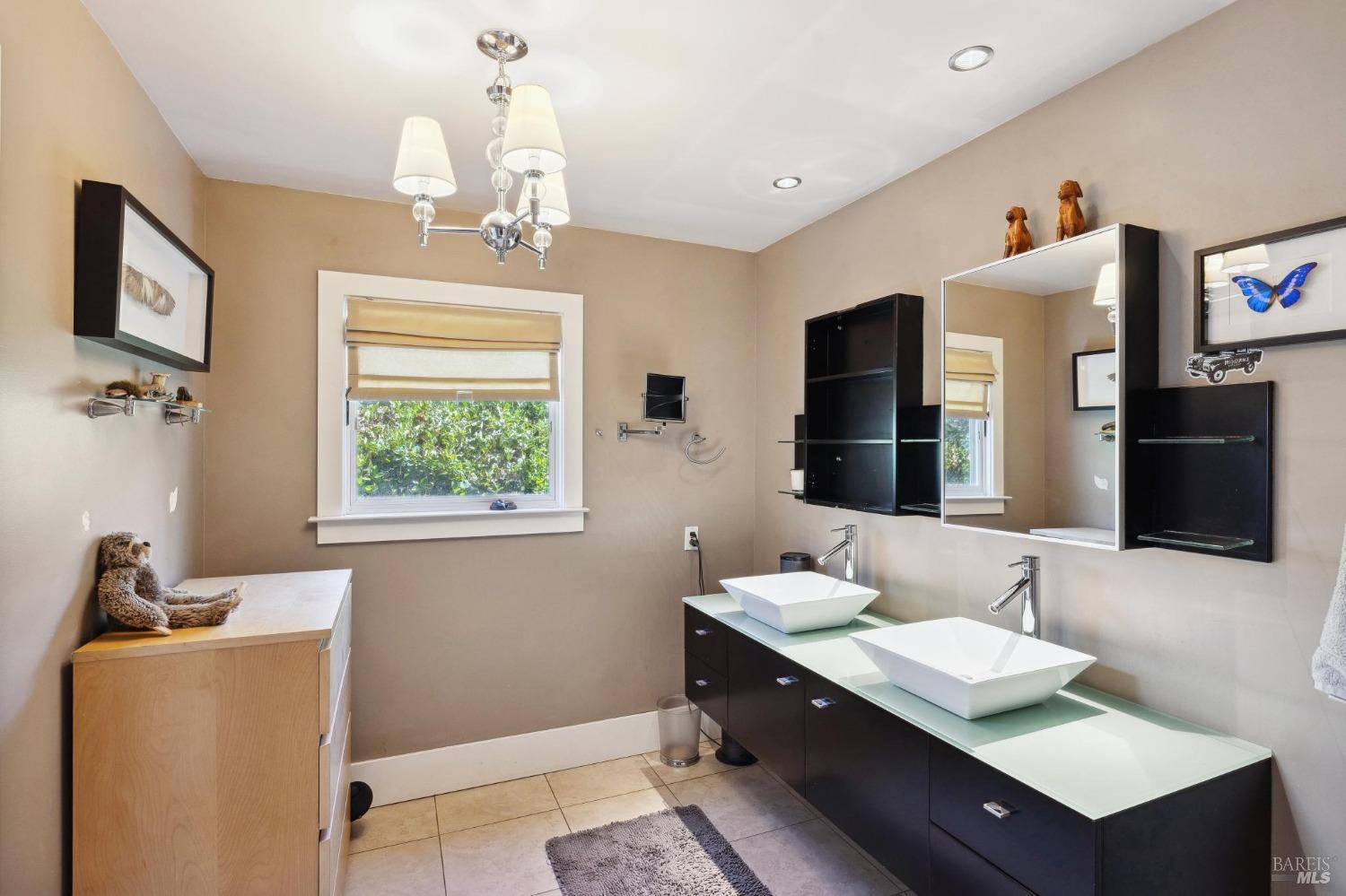 365 White Cottage Rd N