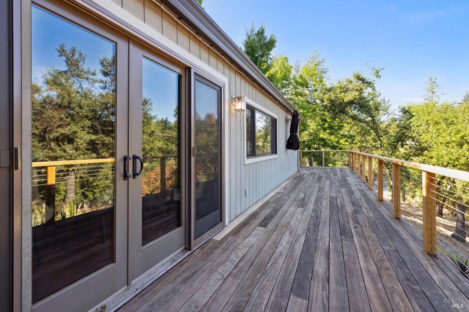 365 White Cottage Rd N