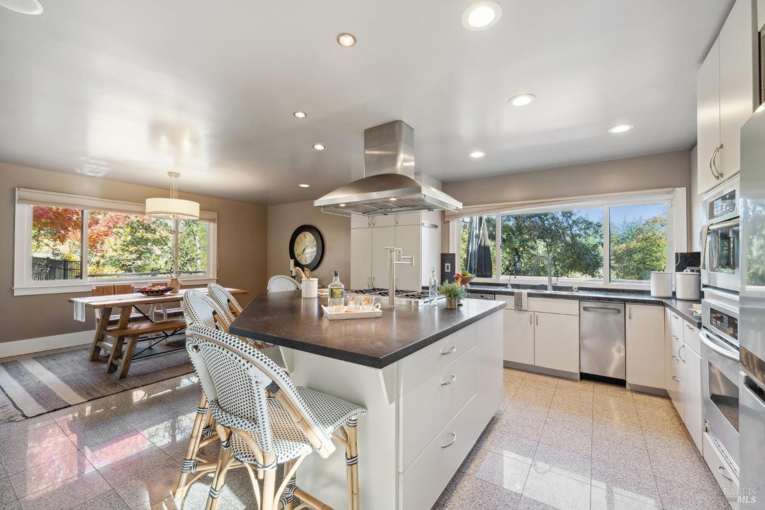 365 White Cottage Rd N